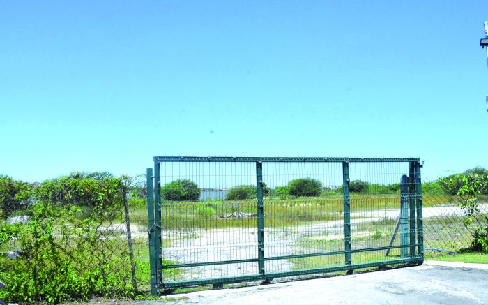 Área hoje desocupada vai ganhar quadras esportivas, parque infantil, espaços de contemplação, pista de caminhada e ciclovia (foto: João Batista)xx