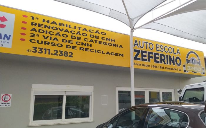 Autoescola fechou as portas no fim do ano passado e não reabriu mais
(Foto: leitor)