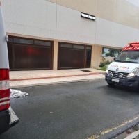 Homem cai do sexto andar de prédio e morre 