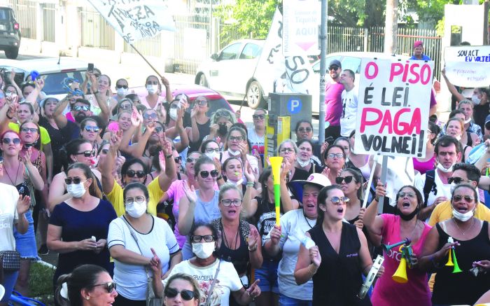 Movimento deixa 21 unidades escolares sem atendimento
    (foto: João Batista)