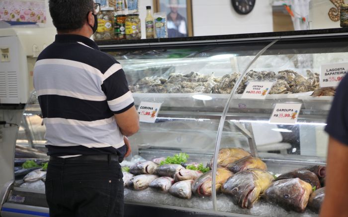 Pesquisa ajuda moradores a economizar na compra dos pescados