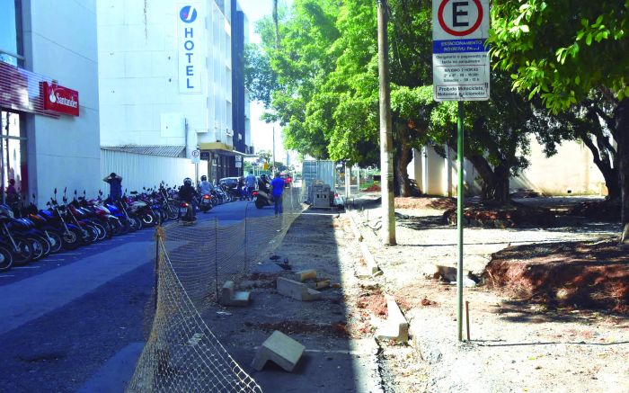 Todas as obras recentes da prefeitura dispensaram guias para deficientes visuais
(foto: João Batista)