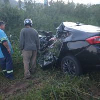 Acidente com carro e caminhão mata motorista na SC 414  