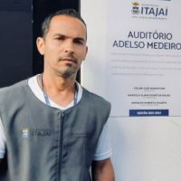 Menina assassinada pelo padrasto está sendo velada no cemitério da Fazenda