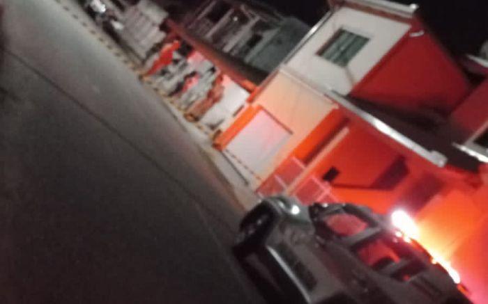 Jovem já estava sem vida na chegada da polícia e dos bombeiros Foto: Divulgação/ PM