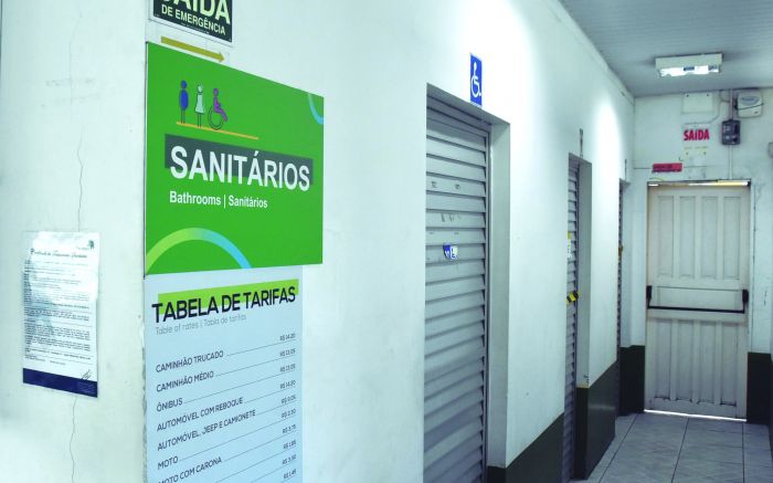 Empresa diz que fechou sanitários por depredações; prefeitura (foto: João Batista)