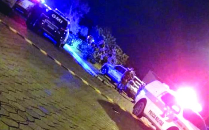 Crime aconteceu na casa da família, no bairro Espinheiros
(foto: leitor)