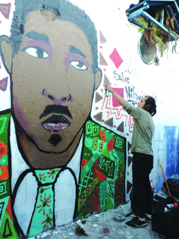Lucas representou a cultura hip-hop com graffite e a banda Farc’s MC com rap
