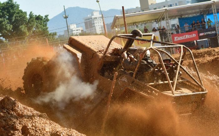 Evento tem lama e motores acelerados
Foto: Divulgação