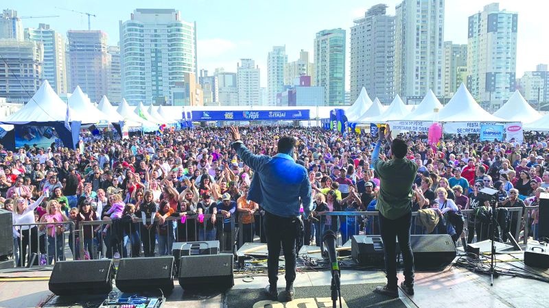MPB, sertanejo, pagode e samba animaram o público 
