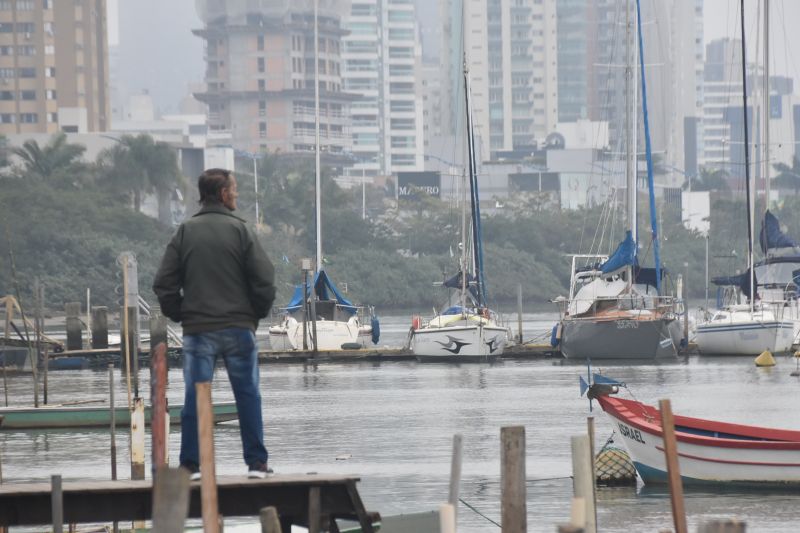 Nevoeiro marítimo vai de Floripa até o norte de São Paulo (foto: João Batista)