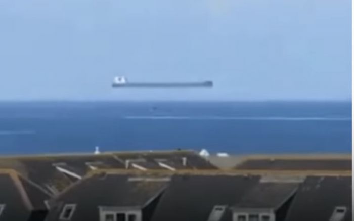 Ilusão de ótica acontece devido a uma inversão térmica

Foto: Reprodução