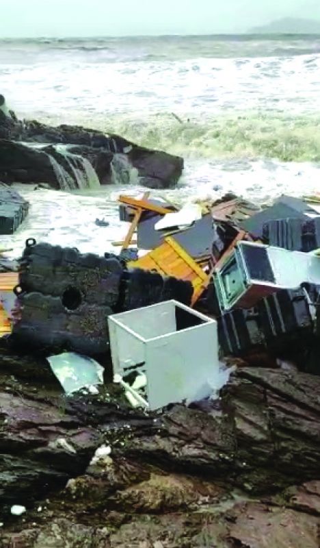 Destroços foram parar na barra Norte de BC