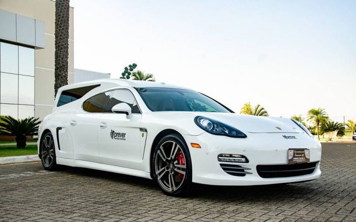É o primeiro Porsche Panamera Funerário do Brasil
(Foto: Divulgação)