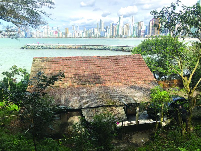 Advogado alega que imóvel foi desapropriado dos pais do escritor pela família que era dona, e o terreno foi comprado mais tarde pela construtora
