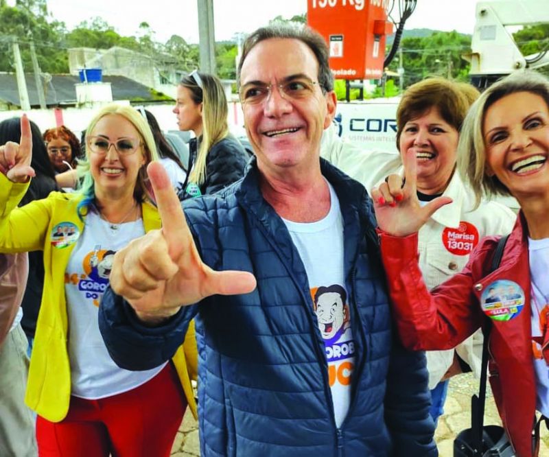 Décio Lima com a candidata Marisa Zanoni, acompanhados de Eliane Rebello e Persi