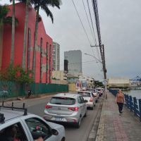 Bloqueios bombam as filas no ferry