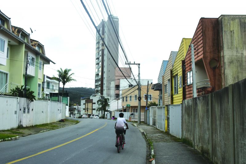 Associação diz que muitos projetos da prefeitura são tocados sem discussão do que é melhor para os bairros