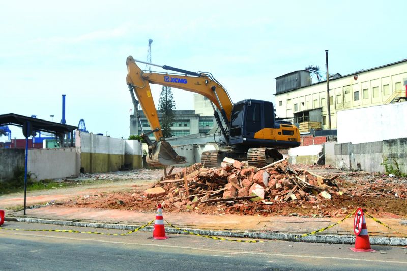 Imóvel na rua Tijucas, ao lado do estacionamento da Toni Center, foi demolido na quinta-feira