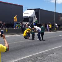 Tropa de choque da PRF libera pista em Itajaí