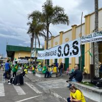 Movimento em frente à Marinha quer que Forças Armadas assumam o comando  