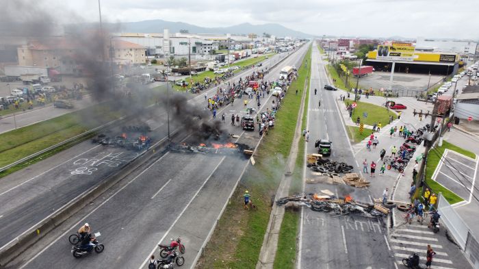 Foram 600 motoristas notificados, segundo informa a polícia rodoviária federal
(Foto: Edson Marcos Schroeder Júnior)