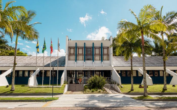 Os cursos de Turismo e Hotelaria (Balneário Camboriú), Design Gráfico (Florianópolis), Gestão de Recursos Humanos (Ead) e Gestão Financeira (Ead) receberam 5 estrelas
(Foto: Divulgação)