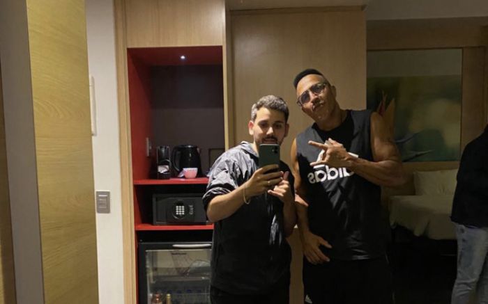 Barbeiro foi atender o rapper no hotel onde ele estava hospedado
Foto Reprodução - Instagram