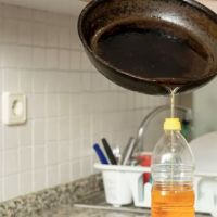 Ajude o meio ambiente e fature uma grana: empresa recolhe óleo usado e ainda paga por ele 