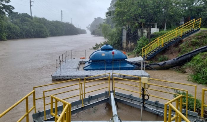 Reparos seguirão na adutora até sexta-feira
 (Foto: Divulgação)