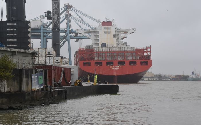 Correnteza ainda não permite entrada e saída de navios à noite
(foto: divulgação)