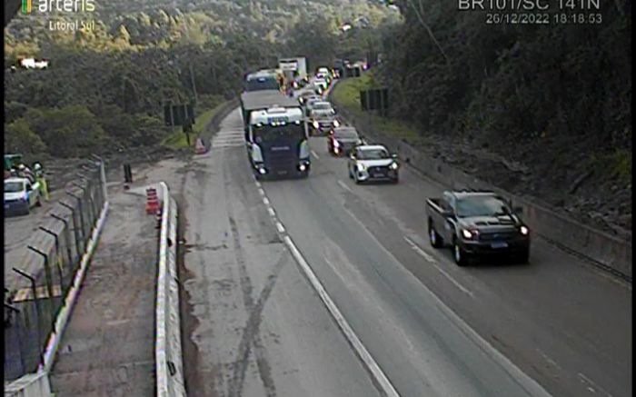 Trânsito foi liberado no túnel no sentido Curitiba (Foto: Divulgação)
