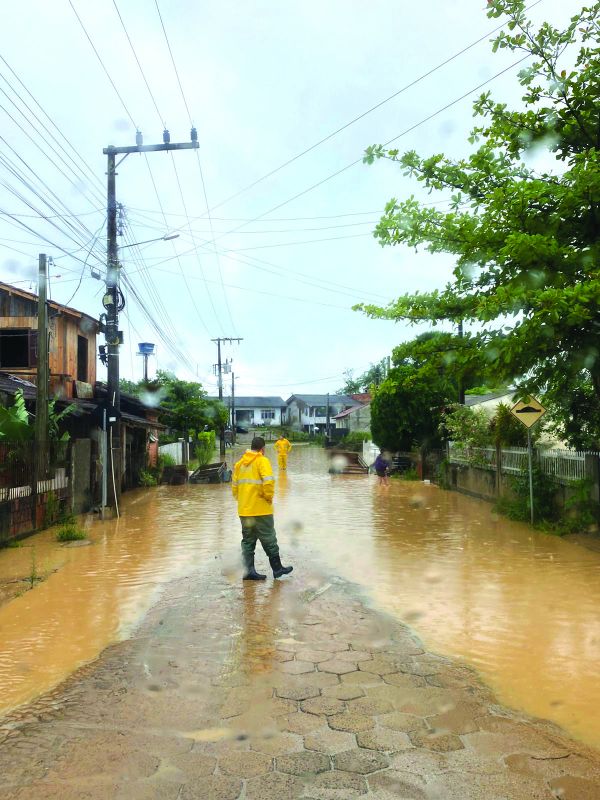 Vítimas, de 66 e 89 anos, estavam presas em casa 