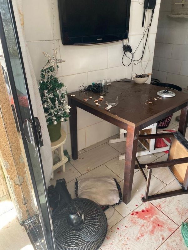 Ele esfaqueou a mulher após arrombar a porta de casa por causa de bebedeira