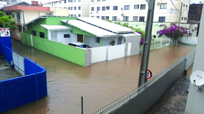 Itajaí também teve alagamentos no centro