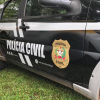 Filho usou arma do padrasto pra matar mãe grávida com tiro na nuca 