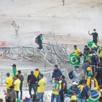  Governo federal pede que população denuncie marginais que atacaram Brasília 
