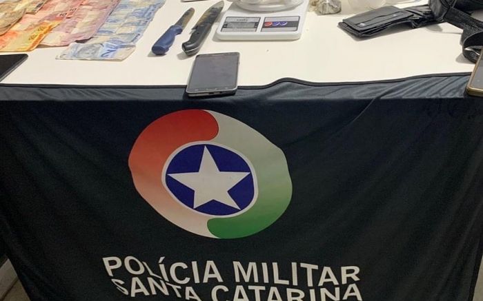 Policiais também prenderam olheiro do tráfico que tava informando a ação da PM

Foto: Divulgação