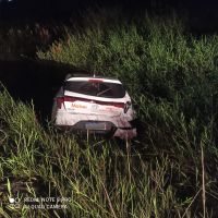 Passageira de moto sofre fratura em acidente