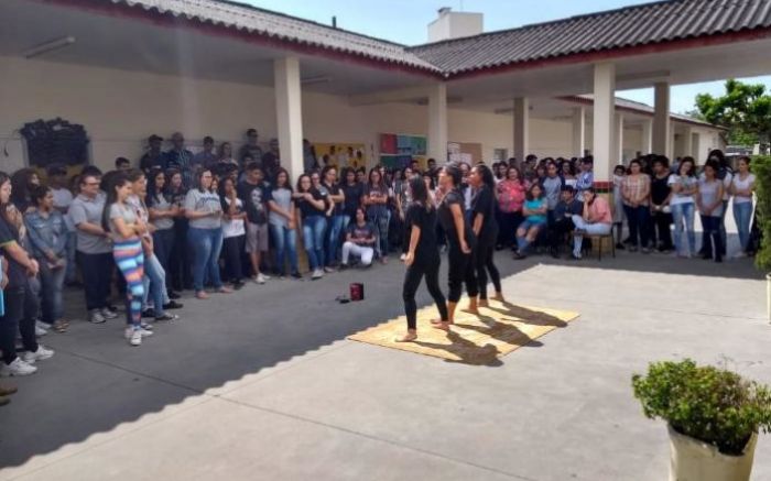 Obrigatoriedade é do município, mas rede municipal não tem vagas pra suprir a demanda
(foto: divulgação)