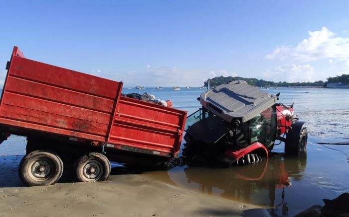 Moradores reclamam da situação da praia que virou lodo com esgoto Foto: Leitor