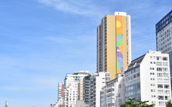 Obra do artista Marlon Muk tem 111,7 metros de altura  
(Foto: João Batista)