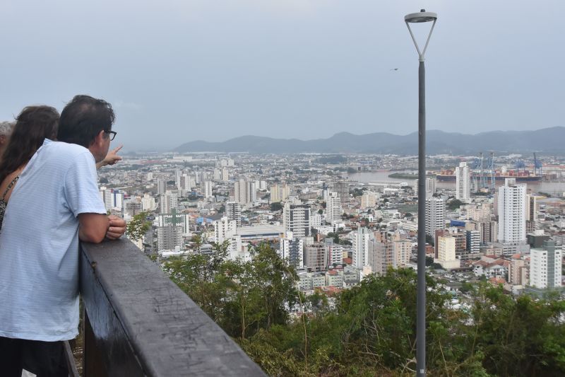 Família veio de Londrina visitar Itajaí