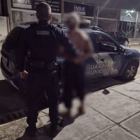 Andarilho mata colega a pedradas na praia central 