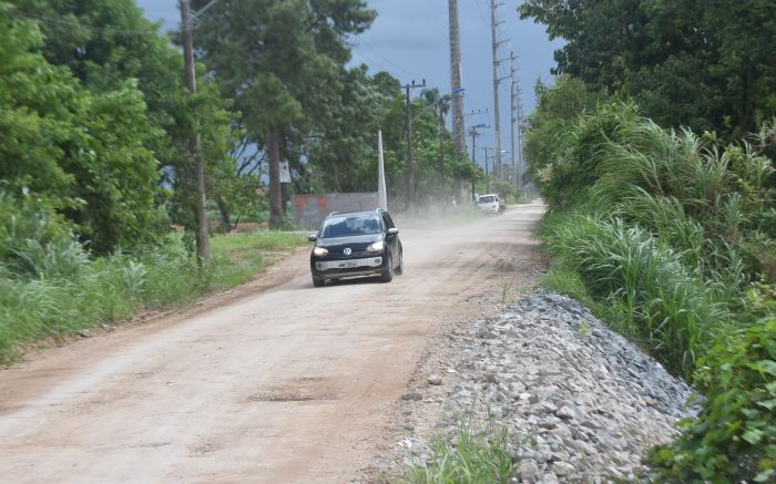 Problemas se agravam quando chove e lama toma conta da rua José Natal Cugik (foto: João Batista)