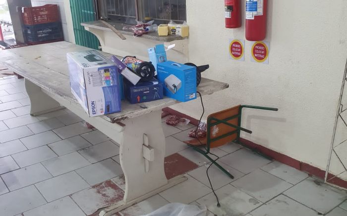 Invasor foi acordado pela PM e preso
(Foto: Divulgação)