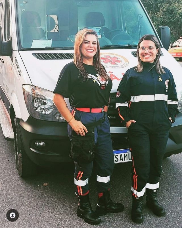 Márcia (à esquerda) comanda uma das ambulâncias em Balneário