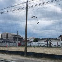 Moradores de Cordeiros esperam há dois anos por reforma em quadra