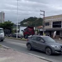 Caminhoneiros homenageiam colega que faleceu em acidente