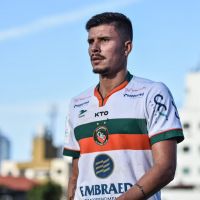 Lateral Léo Campos está de volta ao Camboriú